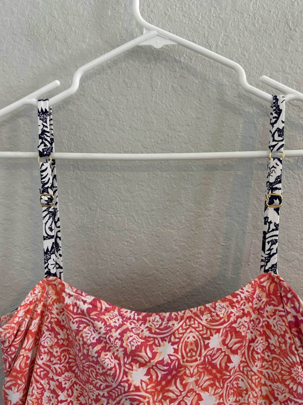 Sexy Tommy Bahama Coral Printed Tankini Top with adjustable straps - Picture 8 of 9